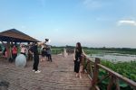 薪火摄影俱乐部举办武河湿地荷花人像摄影活动 共赏夏日光影之美